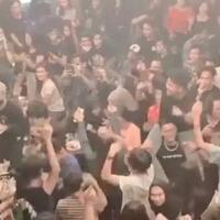 viral-muda-mudi-asyik-berjoget-berkerumun-kafe-disegel-kepolisian
