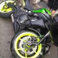 miris-anak-smp-bawa-moge-tabrak-mobil