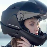helm-besutan-italia-yang-sangat-berkelas-tidak-ada-logo-sni-tapi-diakui-dunia