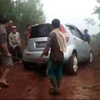 cerita-pemobil-terjebak-10-jam-di-hutan-gegara-ikuti-google-maps