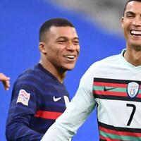 5-pemain-bintang-sepak-bola-ini-mengidolakan-c-ronaldo-no-1-minta-foto-saat-tanding