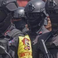 dibeli-dengan-uang-rakyat-membedah-harga-outfit-polisi