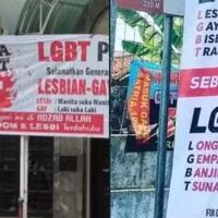 beredar-spanduk-penolakan-lgbt-sebabkan-longsor-gempa-banjir-dan-tsunami