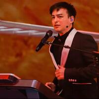 4-momen-konyol-joji-ngebawain-lagu-di-konser-extravaganza
