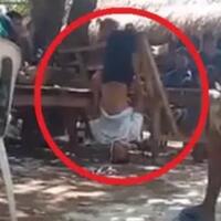 pria-digantung-kepala-di-bawah-kaki-di-atas-ibu-anakku-bukan-binatang