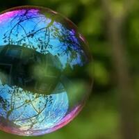 mengapa-gelembung-selalu-bulat-padahal-gagang-bubble-sabun-beraneka-bentuk