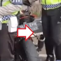 pengendara-motor-sport-ditilang-dan-knalpotnya-digeber-didepan-muka