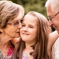 ingin-mendidik-anak-mandiri-tapi-selalu-dimanjakan-kakek-neneknya-lakukan-ini-aja