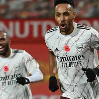 aubameyang-ikuti-jejak-adebayor-tundukkan-manchester-united-di-old-trafford