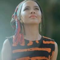 olyvia-jasso-sosok-cantik-yang-tak-takut-memungut-sampah-demi-menjaga-lingkungan