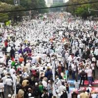 habib-rizieq-disambut-ribuan-umat-apakah-pemerintah-akan-merangkul-atau-memukul