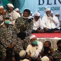 foto-potret-kerumunan-tanpa-jarak-di-acara-maulid-pernikahan-putri-habib-rizieq