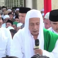 kliwonan-habib-luthfi-dihadiri-ribuan-orang-tak-jaga-jarak-tak-pakai-masker
