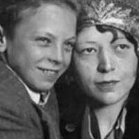 kisah-nyata-christine-collins-seorang-ibu-yang-mencari-anaknya-hingga-akhir-hayat