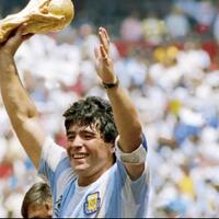 mengenang-pencapaian-diego-maradona-pemain-berjuluk-gol-tangan-tuhan