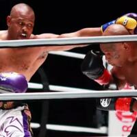 usia-boleh-menua-taring-masih-tajam-mike-tyson-dan-roy-jones-terbukti-masih-garang