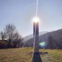 viral--kemunculan-misterius-struktur-logam--alien--yang-bikin-bingung