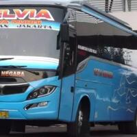 hino-ak8-bus-bermesin-depan-yang-banyak-digunakan-untuk-kelas-ekonomi-ac