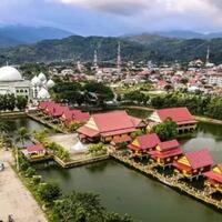 destinasi-wisata-seru-seputaran-rumah-adat-mekongga-dan-pantai-mandra