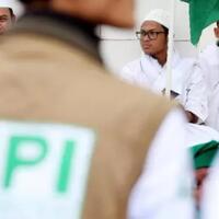 pendukung-habib-rizieq-ngamuk-di-kantor-polisi-minta-dipenjara