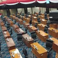 anggota-dprd-dki-walk-out-saat-psi-akan-bacakan-pandangannya-di-rapat-paripurna