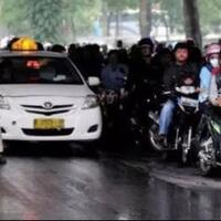 ingat-6-barang-ini-wajib-ada-di-bagasi-motor-gansist