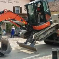 tak-kukira-begini-caranya-uniknya-cara-kerja-si-penggaruk-raksasa