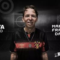 kisah-suporter-terbaik-2020-berjalan-kaki-10-jam-demi-tim-kesayangan