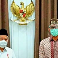 menteri-sandi-pamer-potret-bareng-wapres-warganet-soroti-lambang-garuda-aneh