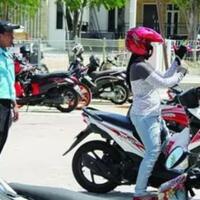 dimintain-uang-parkir-di-setiap-minimarket-tolak-kecuali-mereka-kasih-bukti-ini