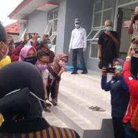 ketemu-kastubi-lagi-di-bekasi-risma-tertawa-settingan-katanya