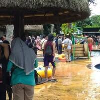 kasus-covid-19-terus-naik-tinggi-warga-malah-kunjungi-waterboom-lippo-cikarang