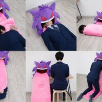 premium-bandai-hadirkan-bantal-gengar-berlidah-panjang-cara-pakainya-absurd-banget