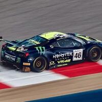 geber-ferrari-rossi-naik-podium