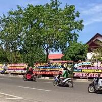 kantor-gubernur-diserbu-karangan-bunga-ini-bukti-aceh-termiskin-di-sumatera