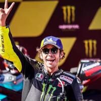 valentino-rossi-42-tahun-dan-masih-aktif-balapan