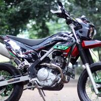 kalau-punya-motor-trail-enaknya-dijadiin-supermoto-atau-enggak-gan