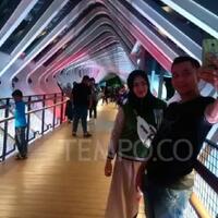 kader-pdip-gowes-dan-selfie-di-titik-instagramable-besutan-anies-baswedan-keren