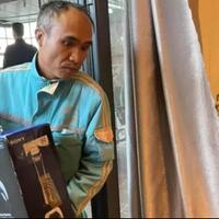 demi-ps5-idaman-pria-ini--bohongin--istri-kalau-itu-router-modem-5g