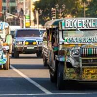 angkot-paling-nyentrik-di-dunia-nih-gan