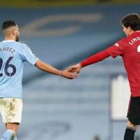 maaf-langit-kota-manchester-itu-warnanya-merah