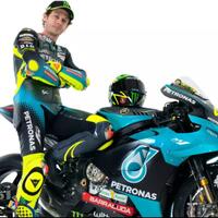 valentino-rossi-dengan-tampilan-livery-petronas-yamaha