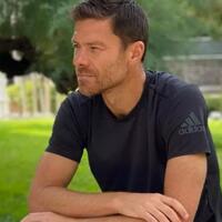 susul-rekan-seangkatan-xabi-alonso-jajal-karier-kepelatihan