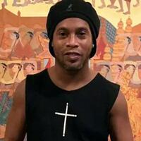 alami-masa-sulit-usai-ibunya-meninggal-ronaldinho-jadi-kecanduan-alkohol