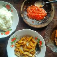 kenikmatan-hakiki-tak-perlu-mahal-cukup-dengan-3-menu-rakyat-jelata-aja
