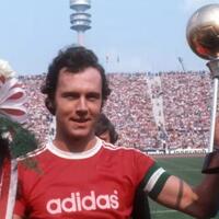 franz-beckenbauer-maskot-piala-eropa-1972-dan-penemu-posisi--sweeper