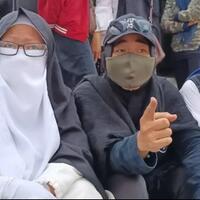 emak-emak-pendukung-habib-rizieq-shihab-rela-wakafkan-nyawanya