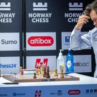 duda-muda-mematahkan-rekor-tak-pernah-kalah-magnus-carlsen-pecatur-nomer-satu-dunia