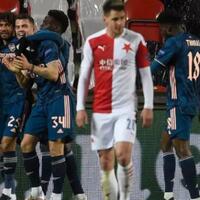 pemandangan-kurang-enak-di-laga-slavia-praha-0-4-arsenal