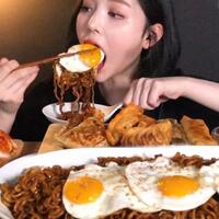 nonton-mukbang-bikin-lapar-atau-malah-mual